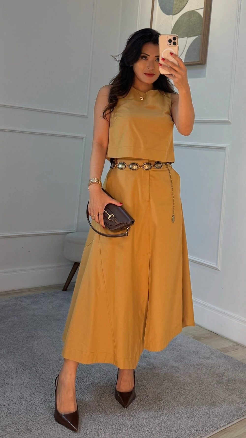 Melhores looks femininos com saia midi