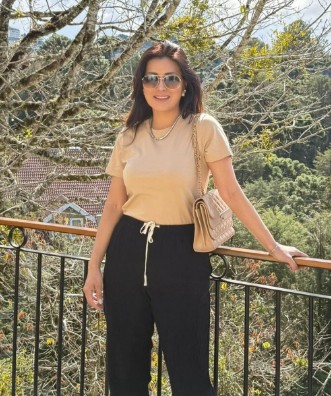 Blusa de malha feminina básica: Melhores combinações com ela