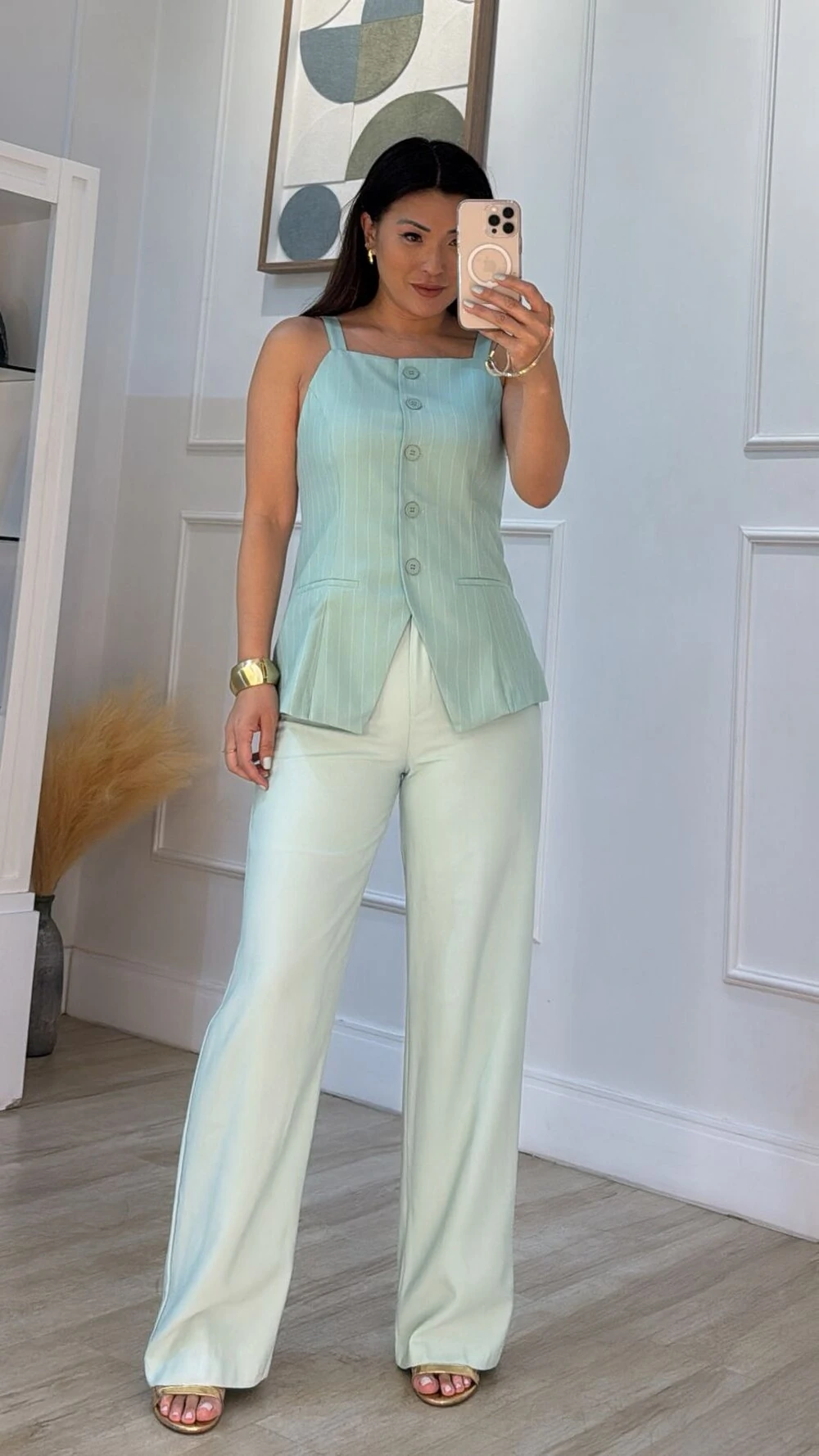 Looks femininos com calça pantalona risca de giz