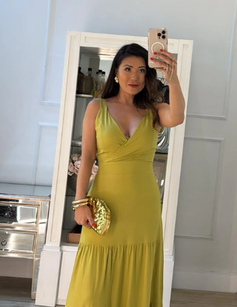 A versatilidade do Vestido longo decote V
