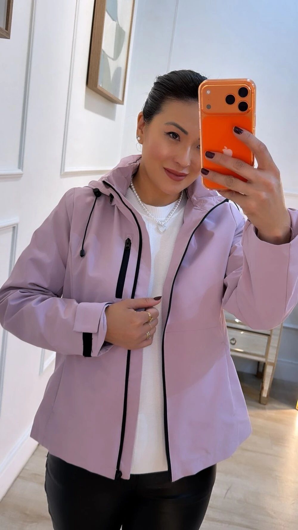 Looks com uma jaqueta corta vento feminina 